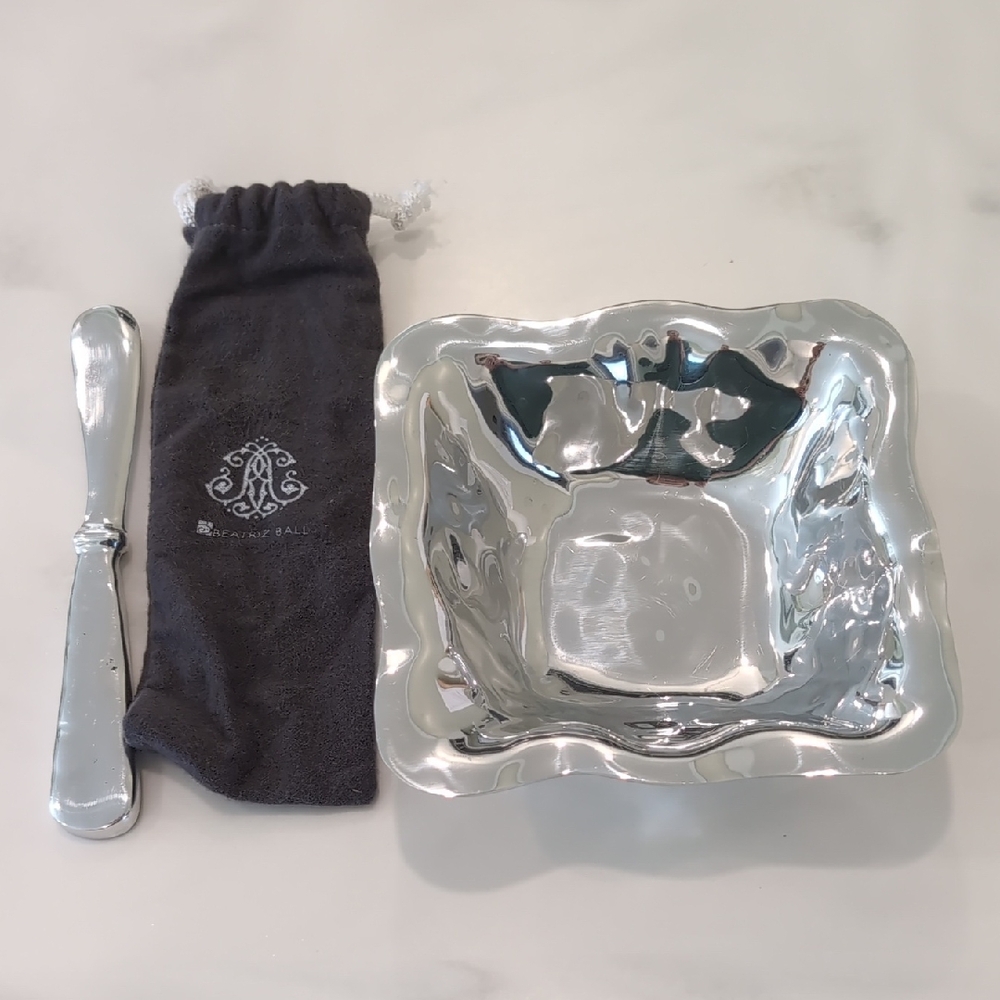 Beatriz Ball Small Square Bowl With Knife